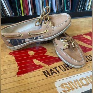 Women’s Sperry deck shoes 6.5W
